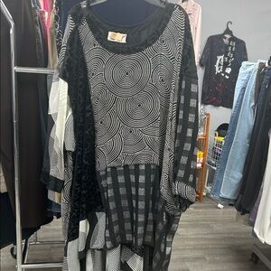 Black and White Patterned Women's Top